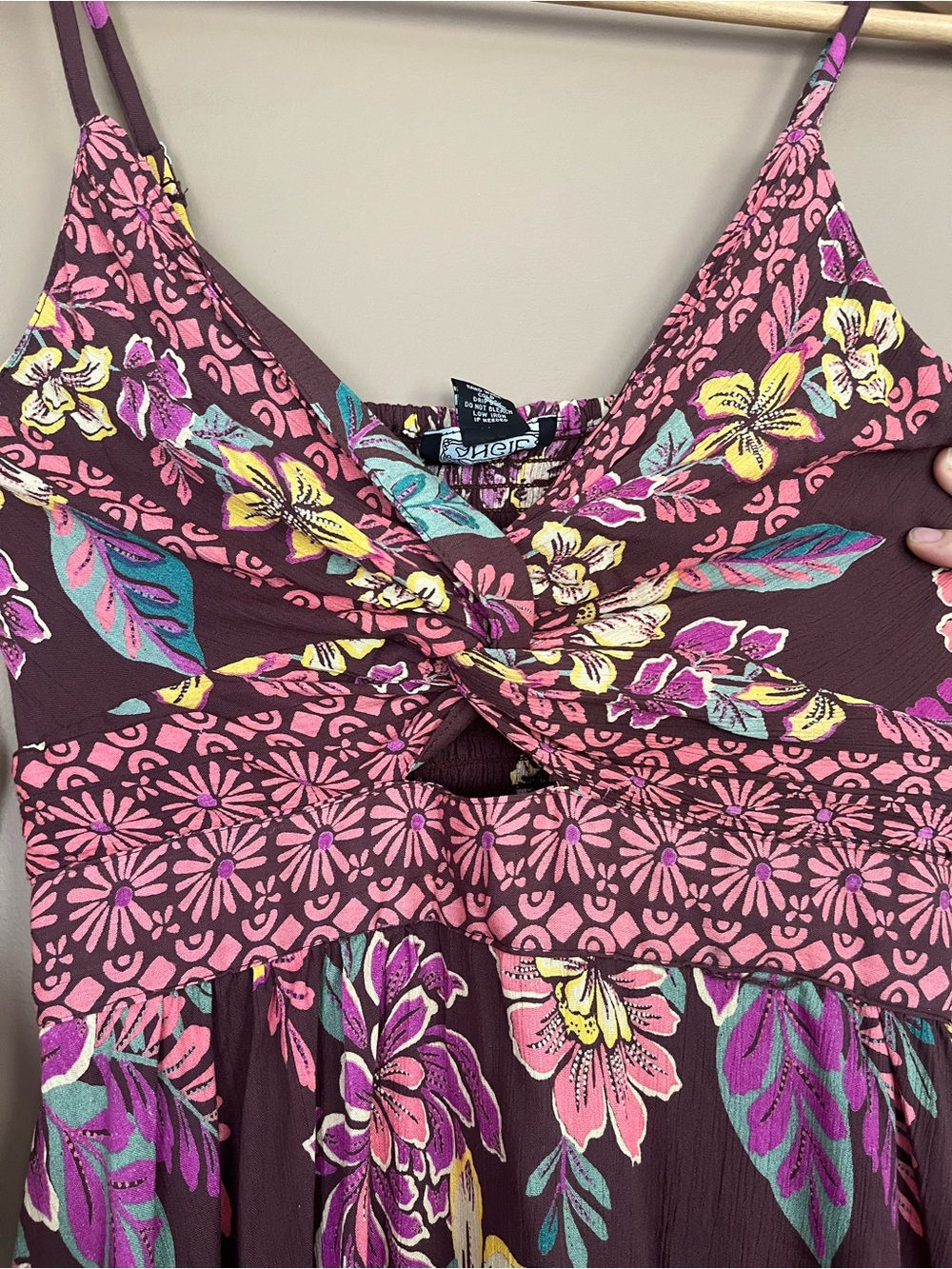{Angie} Floral Sleeveless Twist-Front Midi Dress with Handkerchief Hem - Large - Picture 4 of 10